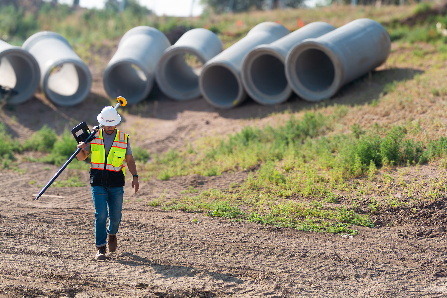 man carrying a trimble catalyst system